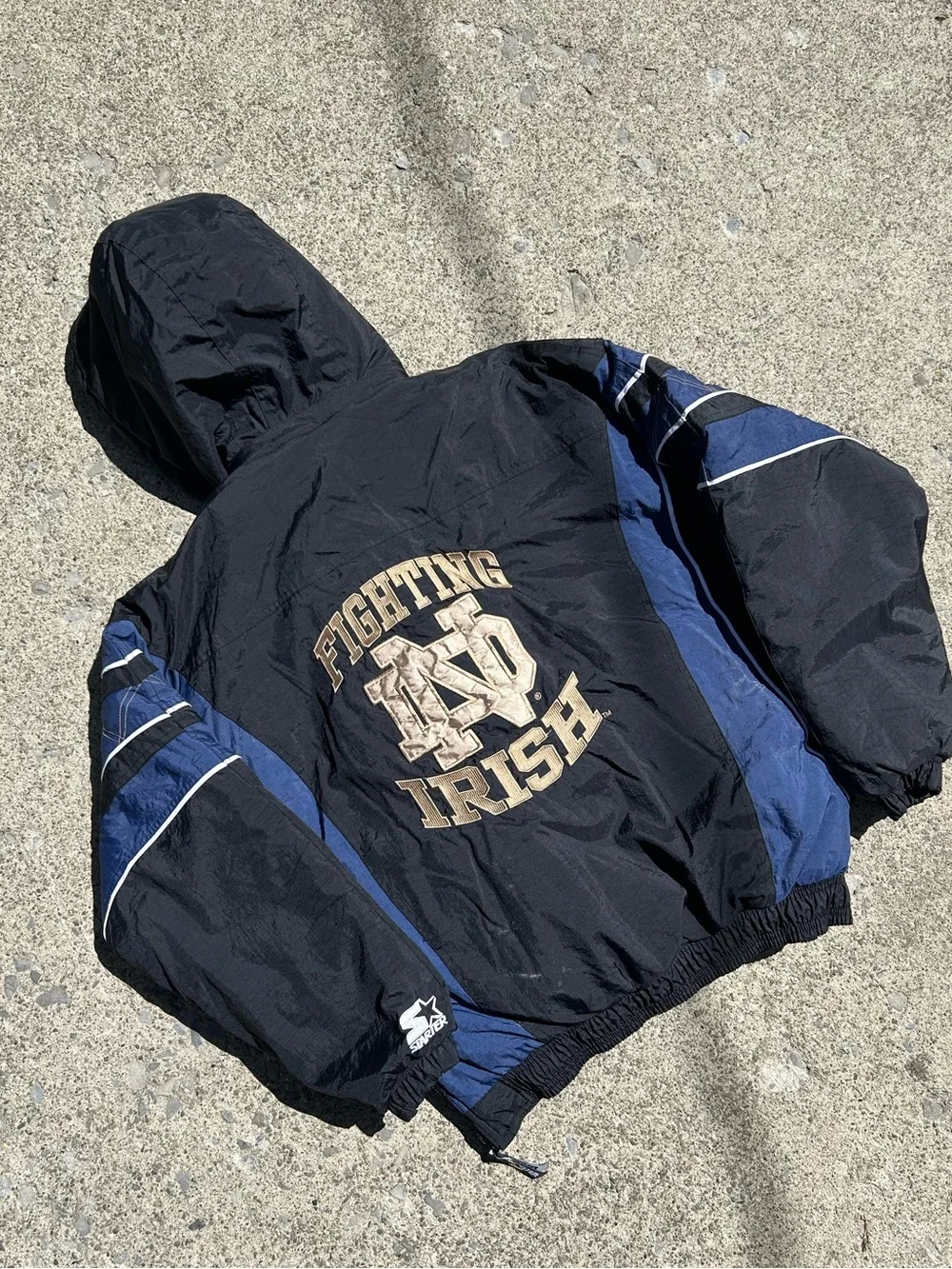 Vintage 90’s STARTER Black and Navy Notre Dame Pullover Puffer Jacket